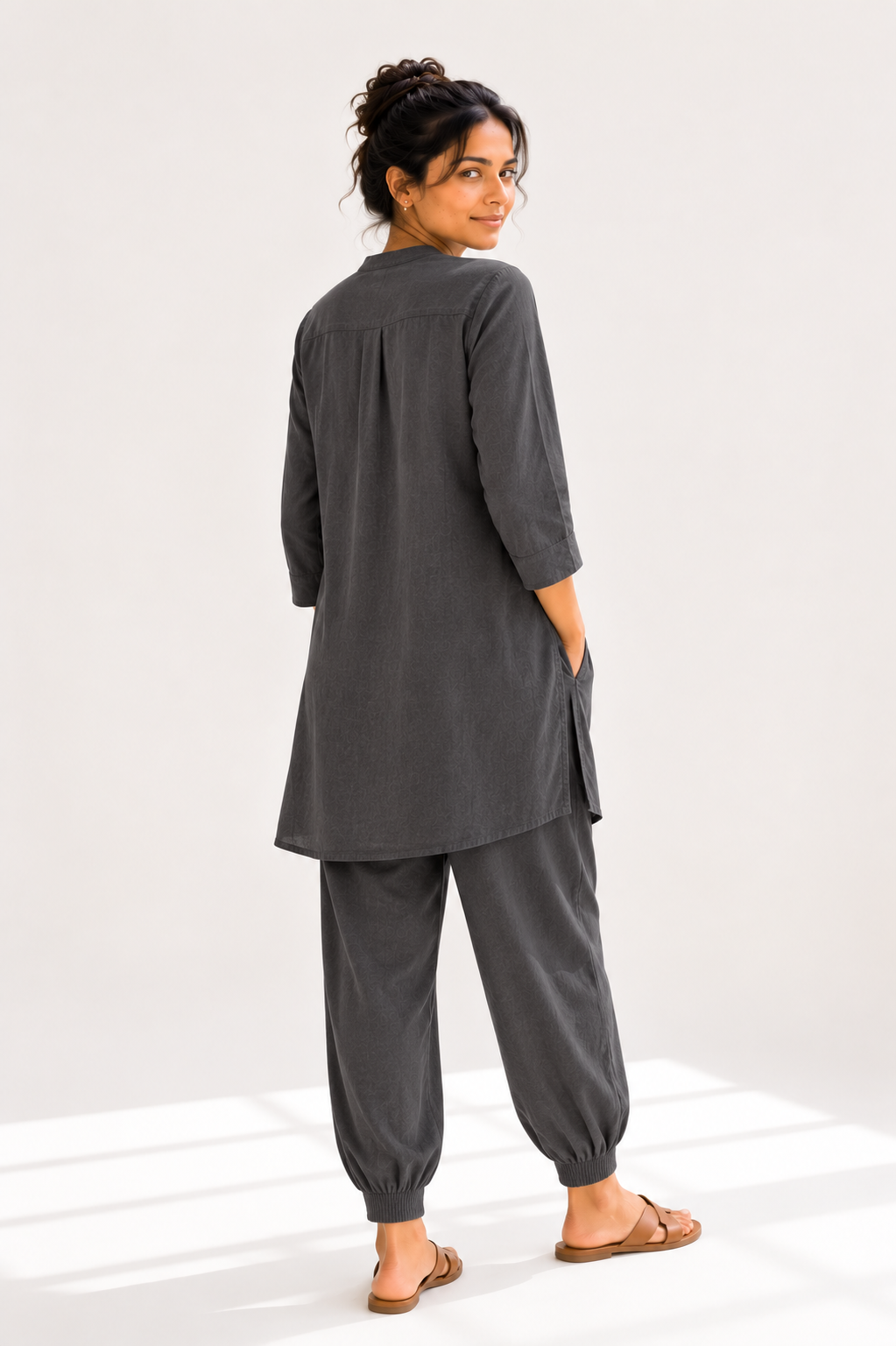 THE RAAKH LINEN SET